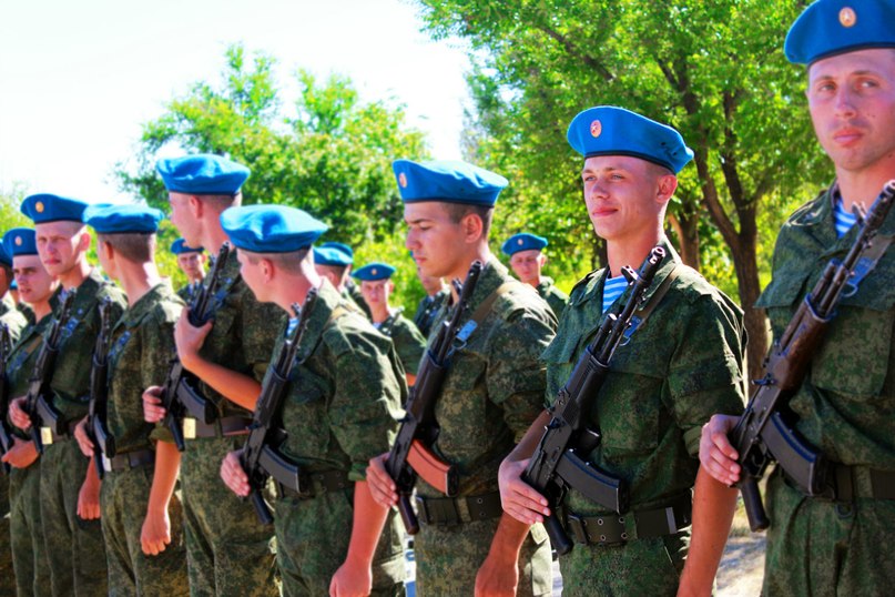 Долг исполняешь свой.Дружба и мужество это не просто слова для тебя!)), Храброе сердце, сила десантника. Родине служба это романтика)