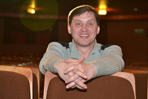 У дороги рябина янтарем наливалась ее ветер приметил, стал рябину качать.Непутевого сына ох ждала-не дождалась,ох ждала-не дождалась поседевшая мать,
