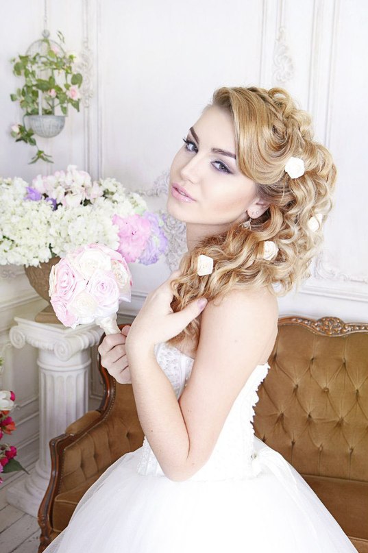 то ли это любовь , толи что то не то, когда где-то в животе уже бабочки торкнули