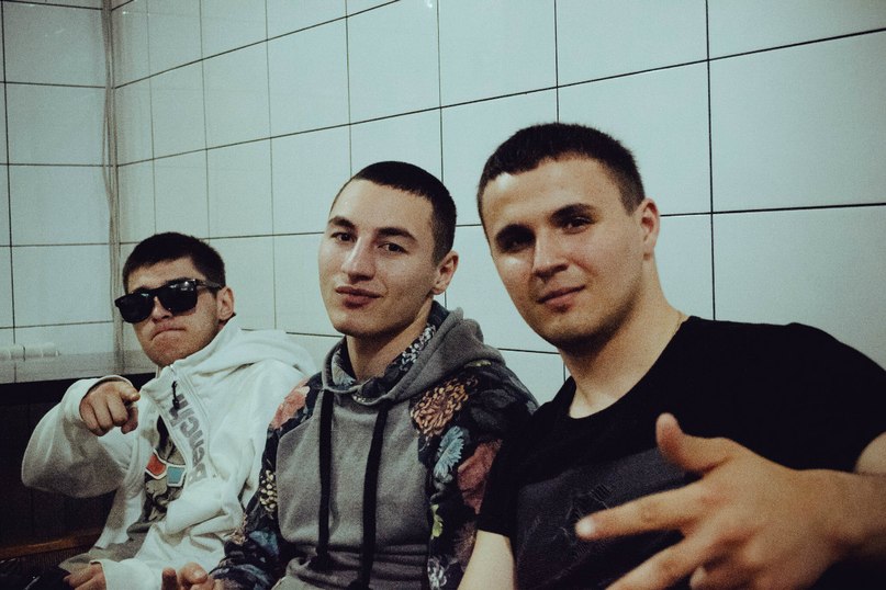 мне хуёво так внутри от боли,и тянет в такие моменты набрать твой номер.просто сказать: