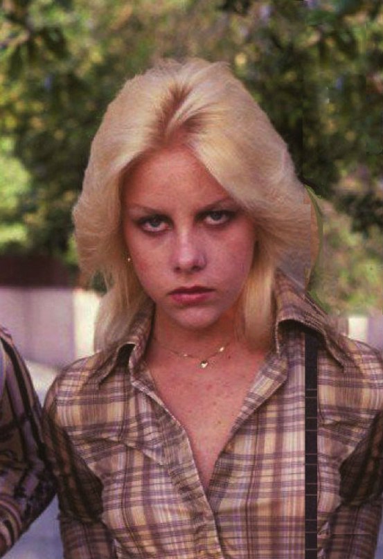 Cherry Bomb (Песня в исполнении Крис Стюарт и Дакоты Фэнинг в фильме The Runeways), The Runaways